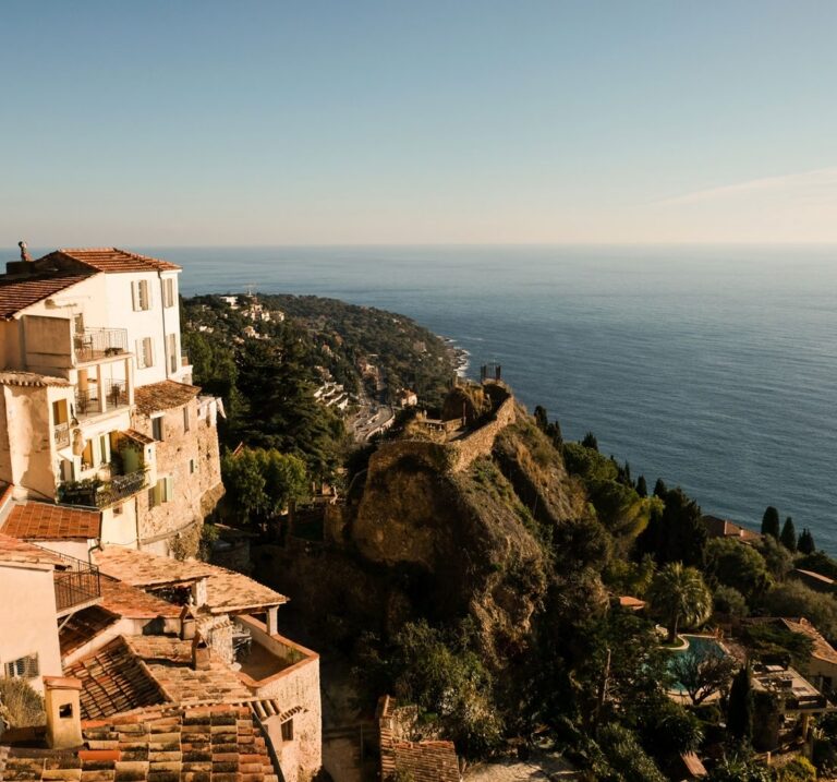 Point de vue dominant sur le Cap Martin depuis le château de Roquebrune.