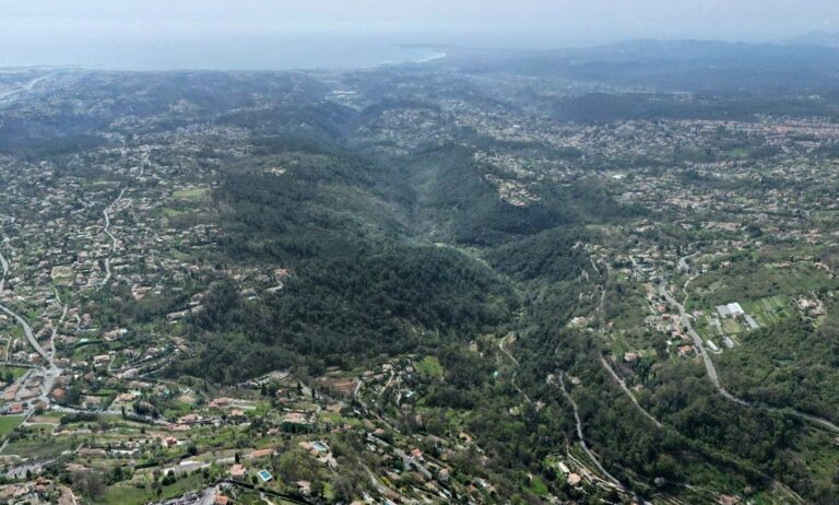 Vallée de la Cagne vue depuis le Baou Saint-Jeannet.